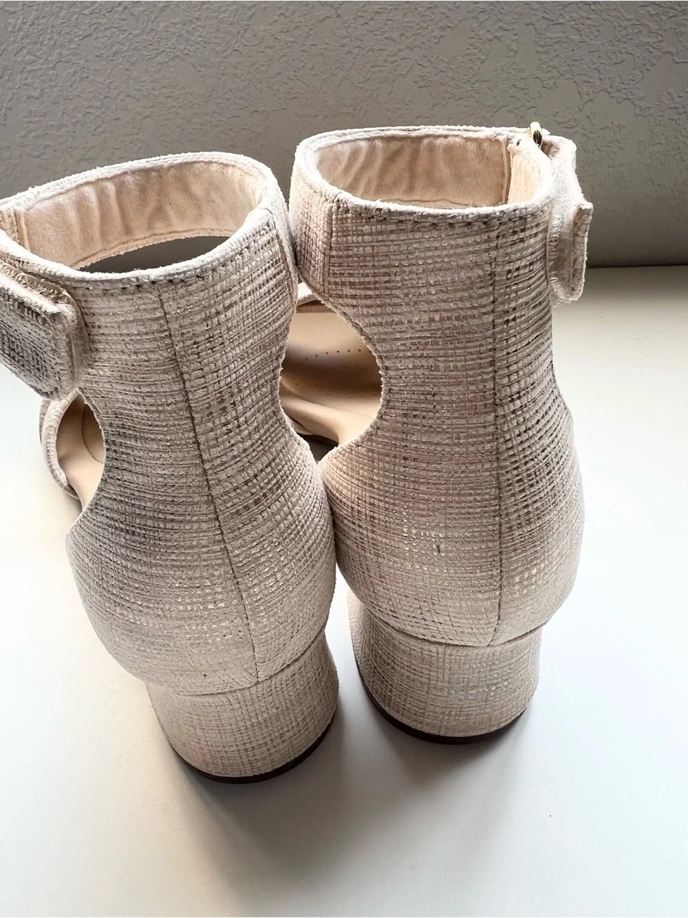 Clarks Cream Crisscross Ankle-Strap Sandals 6
